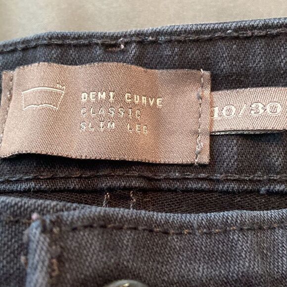 Levi’s NWOT Demi Curve Classic Slim Leg denim jeans 10/30 - Picture 6 of 9